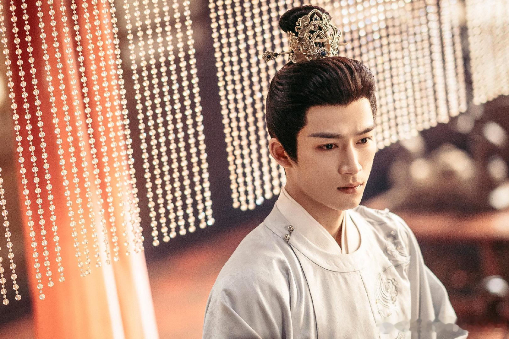 王星越带着战歌回来了王星越推门战神 推门战神名不虚传！战歌响他登场，事儿他来扛，