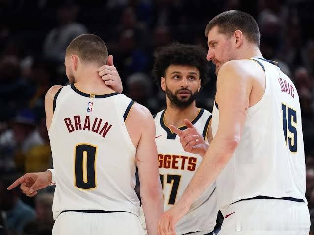 什么策略？掘金今日对阵雷霆，约基奇，穆雷，黄忠，戈登，布劳恩，首发五人全部休战，