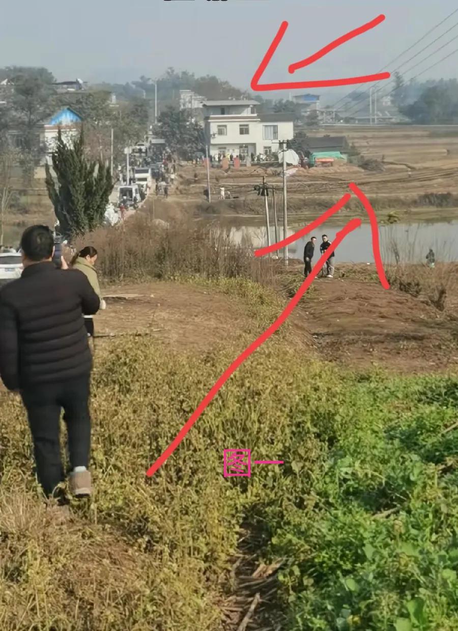 也说说合川呆呆妹家地理位置，后面那山和房前那塘。
重庆合川云门镇庆福女村民“呆呆