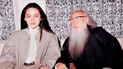 一九八三年，导演徐克为求张大千墨宝，上门拜访多次未果，谁知，徐克突然想起张大千喜
