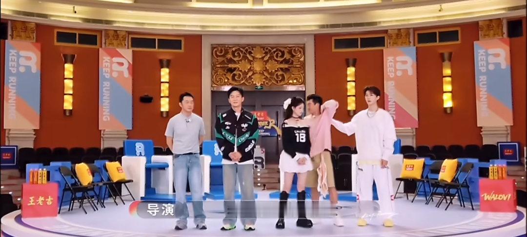白鹿主动让c白鹿骨子里的温柔分寸感，真的太有素养了🥹主动默默靠边站，悄悄把C位