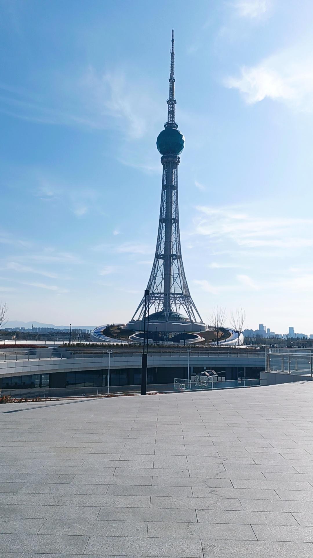 如果做一个古代昏君排行榜，汉灵帝刘宏绝对能排进前十。
昏归昏，不过他还是很有经济