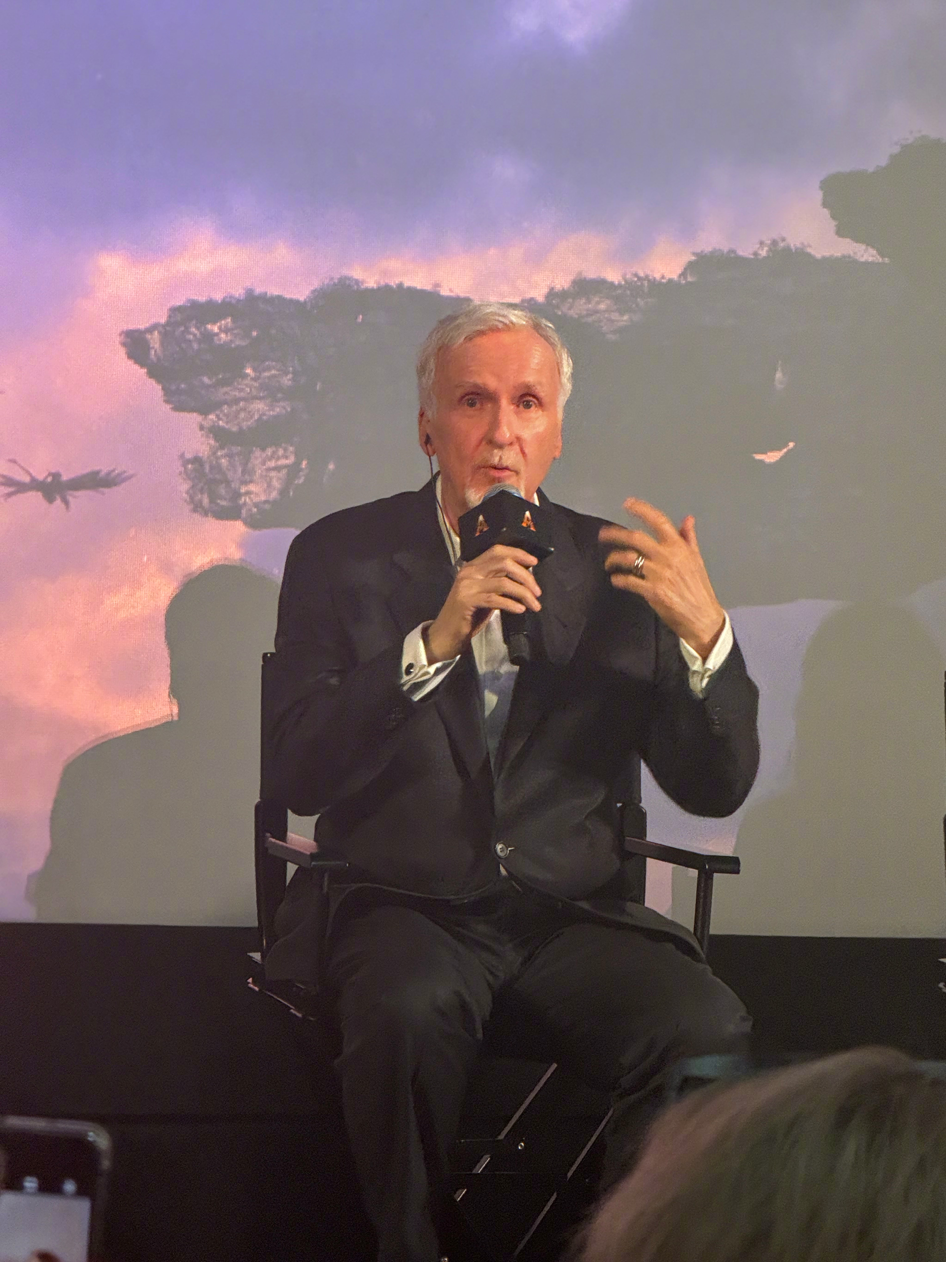 《阿凡达：火与烬》中国首映礼现场，中文配音演员们分享自己的心得，孙俪的方法是，在