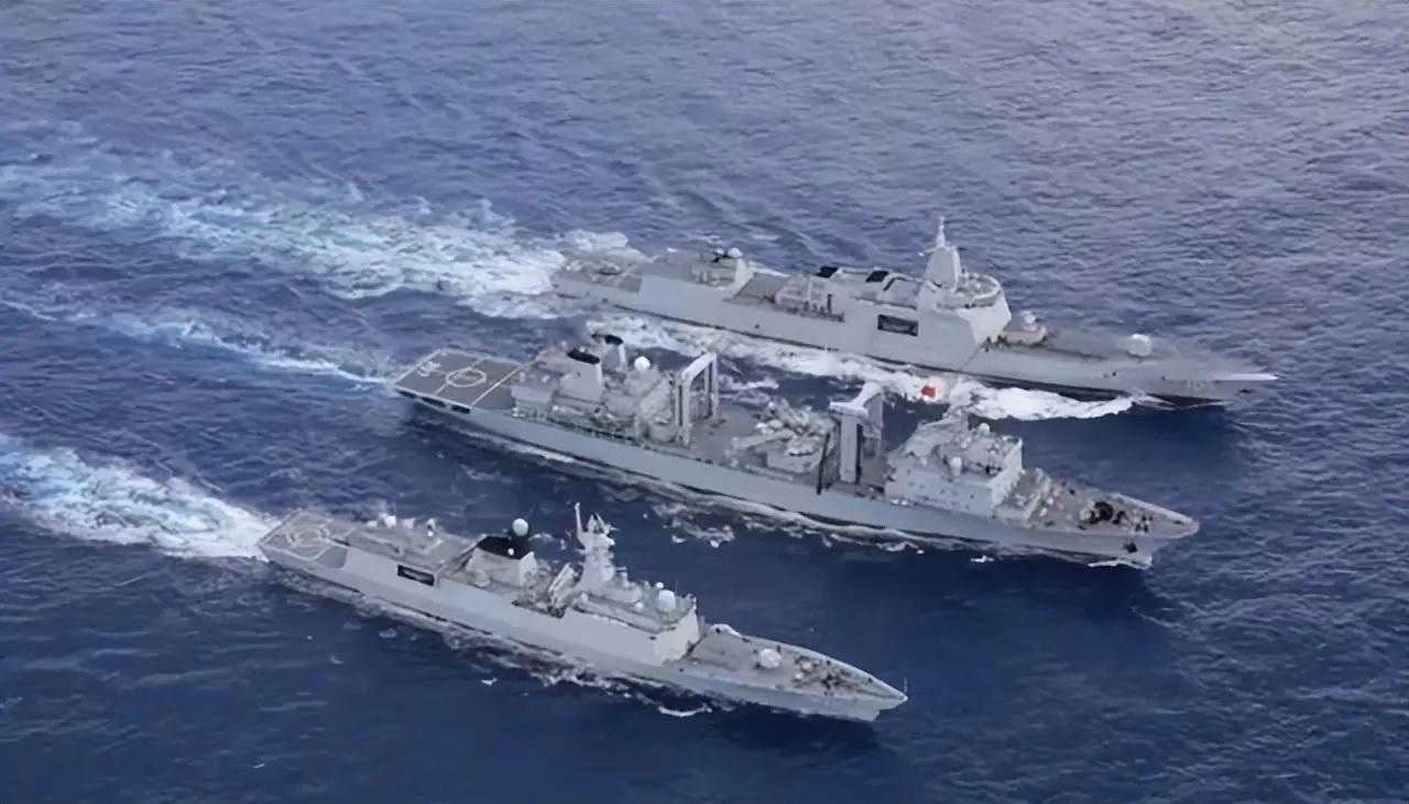 万吨大驱遵义舰：深蓝海疆的护国利刃
 
在波澜壮阔的中国海军序列中，055型导弹