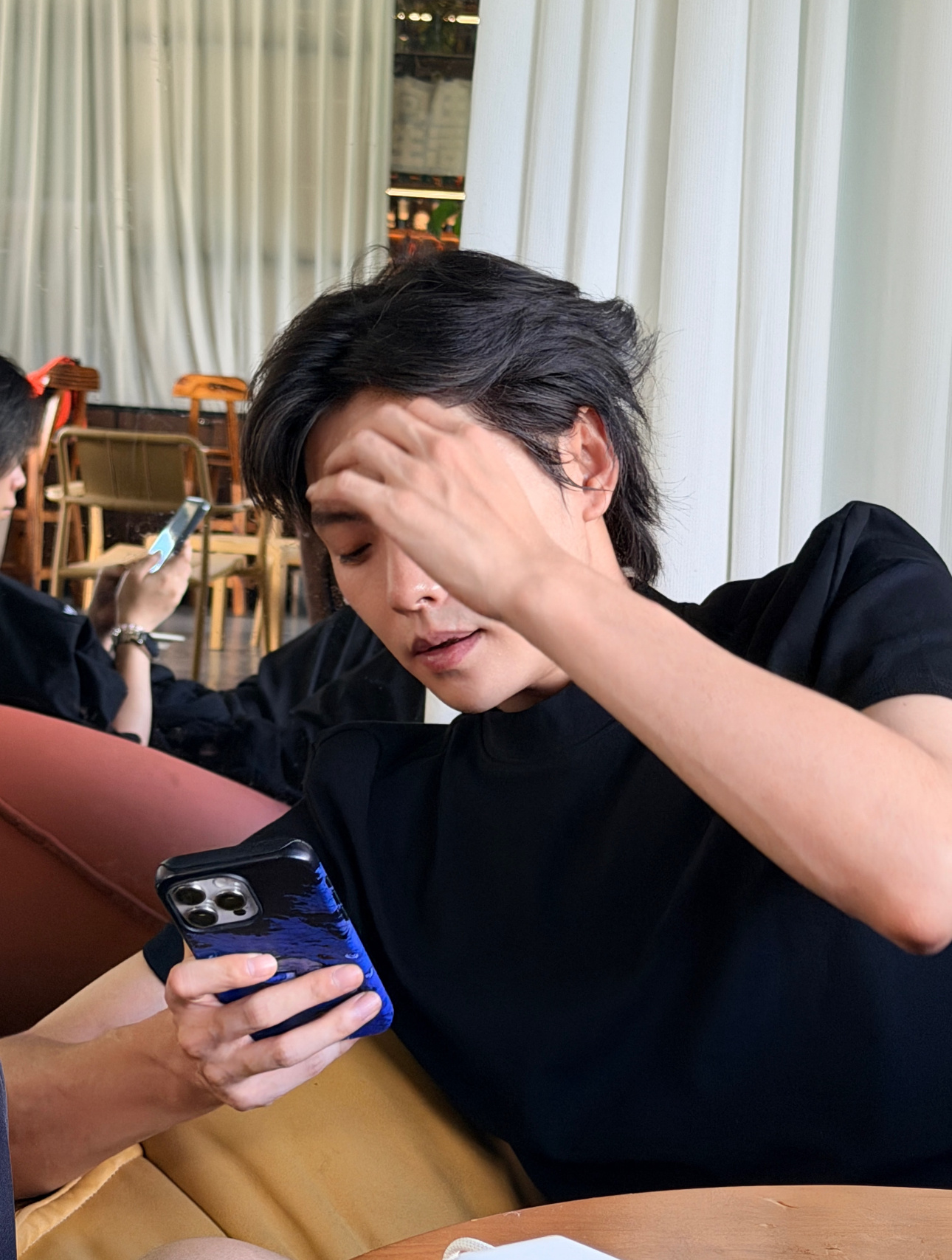 哥哥的手这三张又有生活气息又帅的惊为天人😏