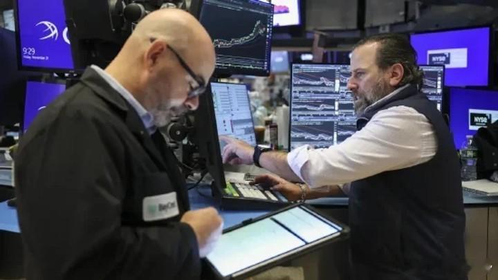 北京时间11月29日凌晨，美股周五收高，三大股指本周均录得3%以上的涨幅。分析师