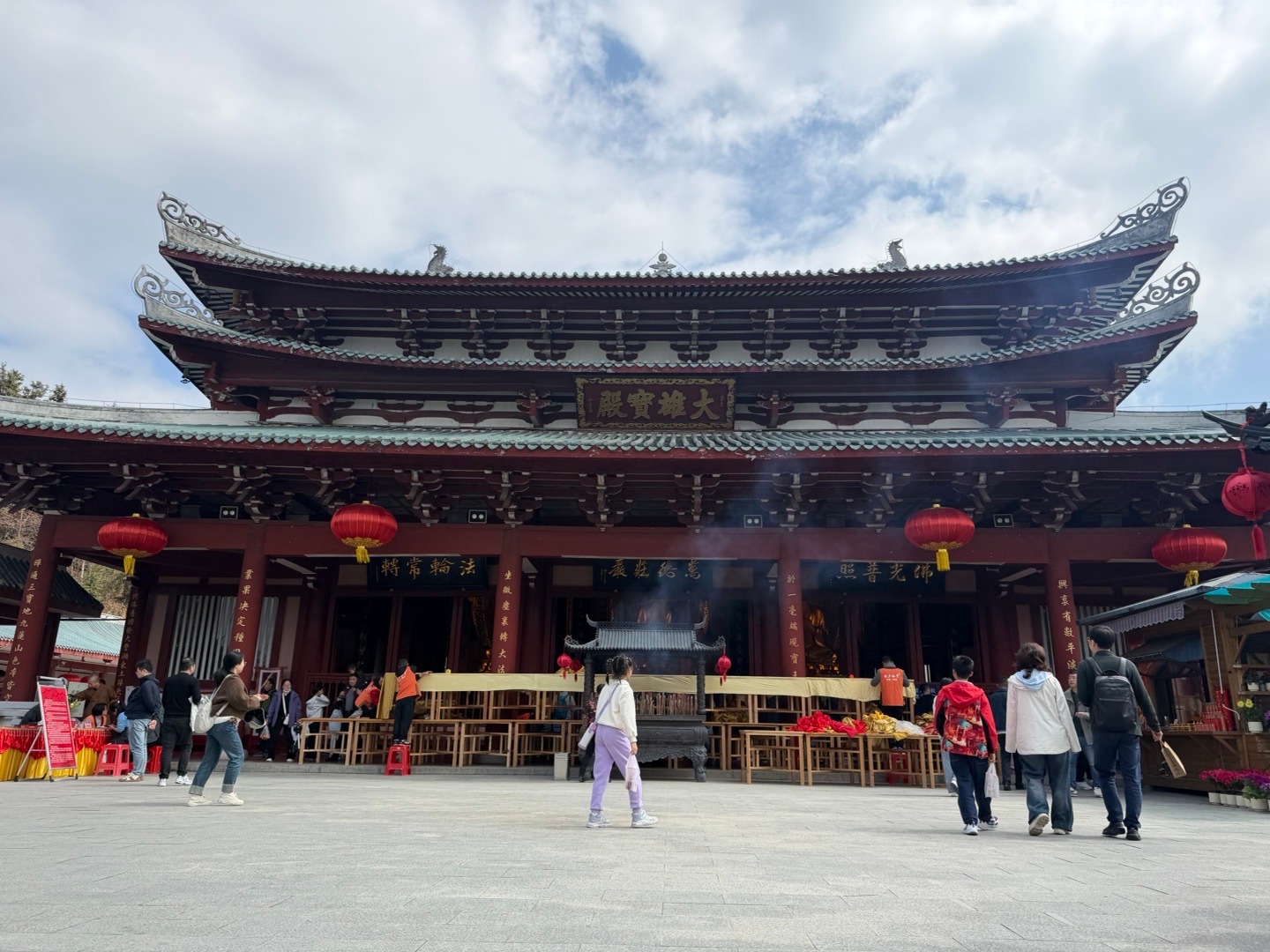 南少林太小了，没几栋建筑，连颗古树都没有。大失所望。 