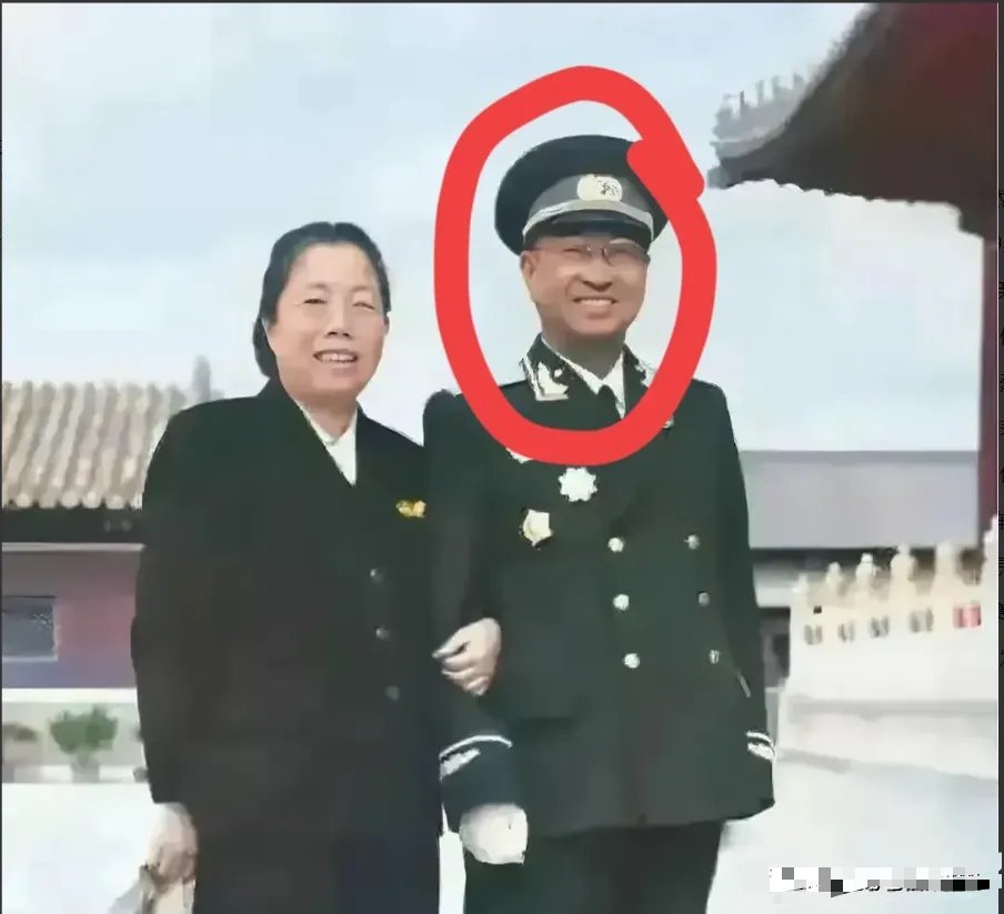 他可是从黄埔军校走出的杰出军事家。大家记得他是谁呢？是曾在上海滩叱咤风云的特科领