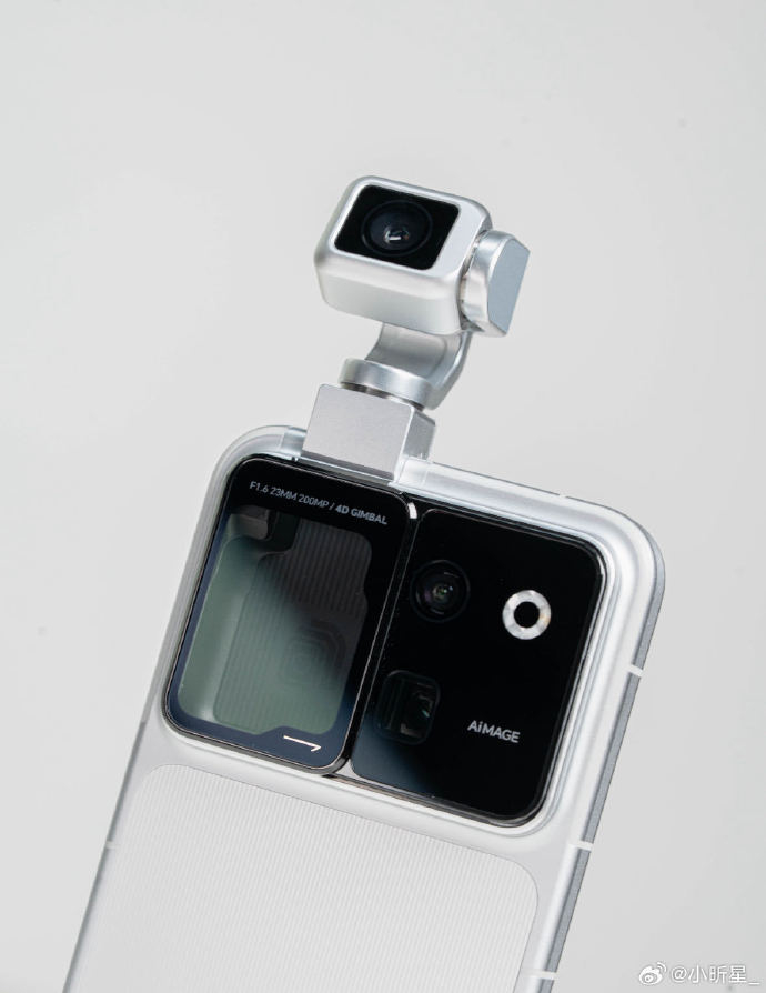 瞿颖 颈部艺人 网友火速联动荣耀 Robot Phone，手机自带可自由转动云台
