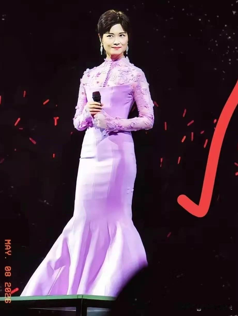 李宇春为什么不结婚？不是她不漂亮，也不是没人馋她的身子，而是已经42岁的她，根本