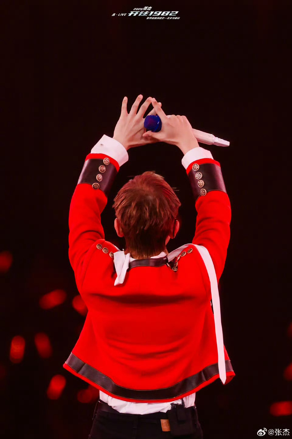 张杰昨天高尔夫今天鸟巢演唱会 锻炼好体力是为了更好得开演唱会，鸟巢连开张杰唱爽了