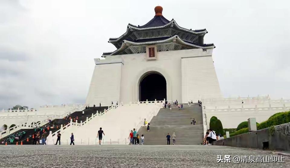 蒋万安，你的“底气”去哪啦？

针对民进党民代提议降低中正纪念堂的维护预算，台北