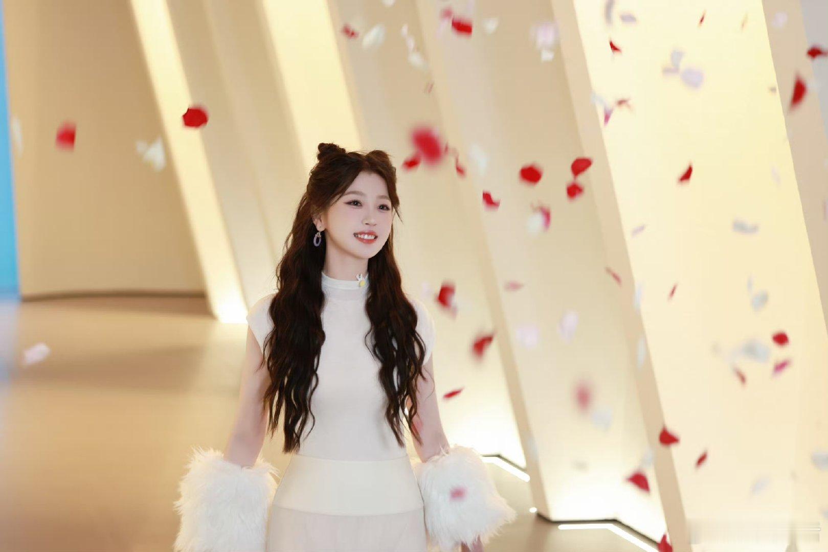 茸茸猫猫头虞书欣  虞书欣茸茸猫猫头OOTD 虞书欣和可爱啊我的宝贝儿 