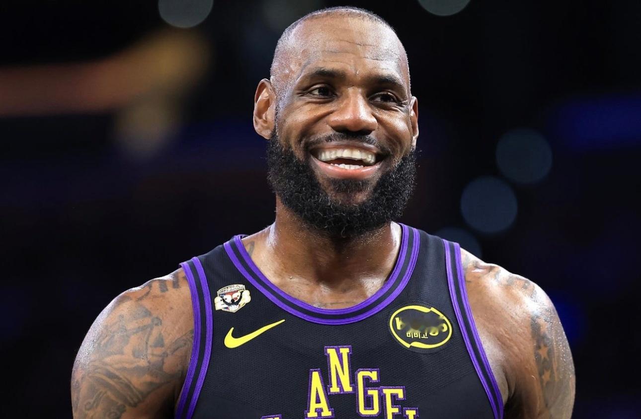 如何在41岁高龄打背靠背仍保持投入？詹姆斯表示：“就是努力榨干自己，努力挤出更多