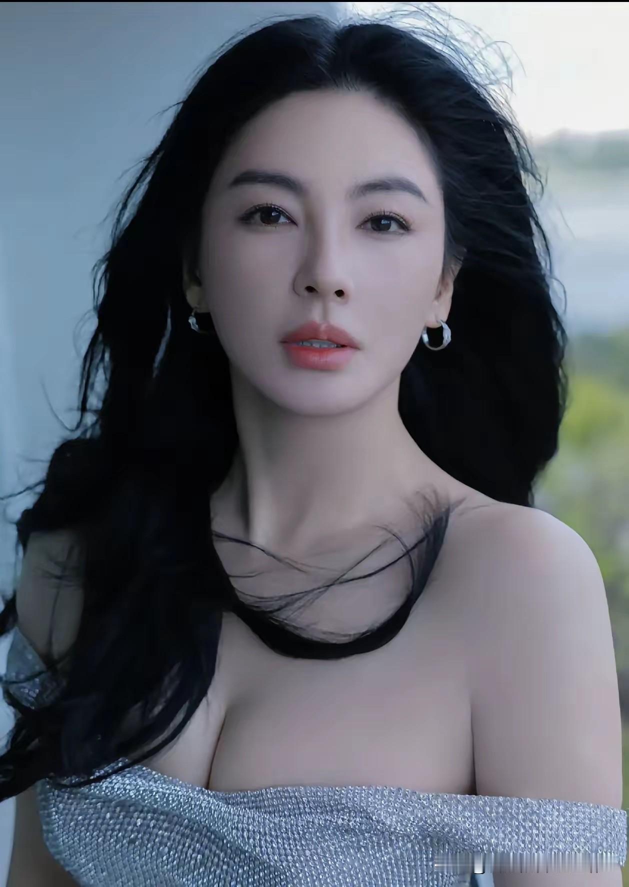 锤太实挡不住！代孕疑云+插足实锤，春晚除名综艺要换，品牌连夜删物料跑路，三不回应