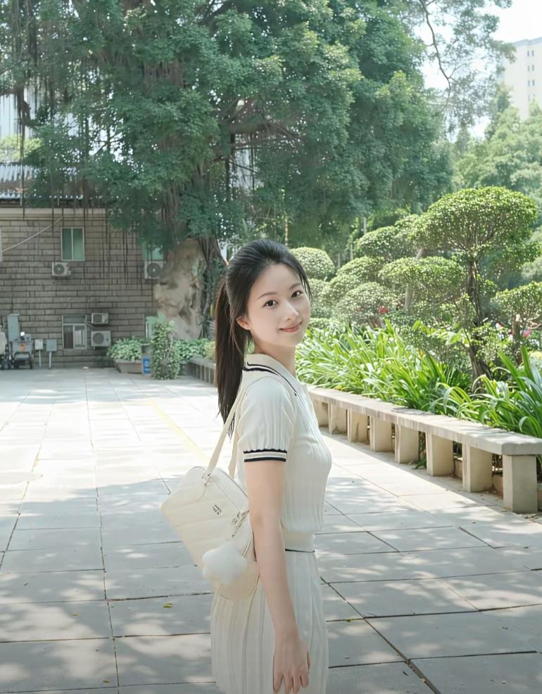 你输了，
是因为你太想赢。
执念攥得越紧，
越容易被生活困住。
真正的强者，
赢