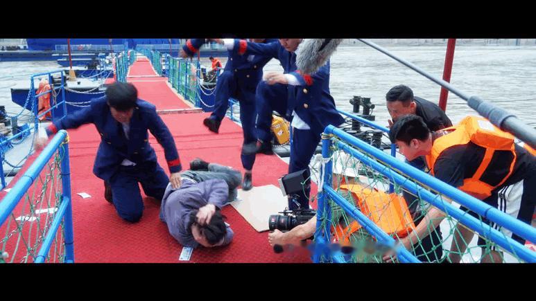 杨玏新剧被揍到面相都变了 杨玏新剧太猛了，被揍得面相都变了，满脸伤看着就疼，但他