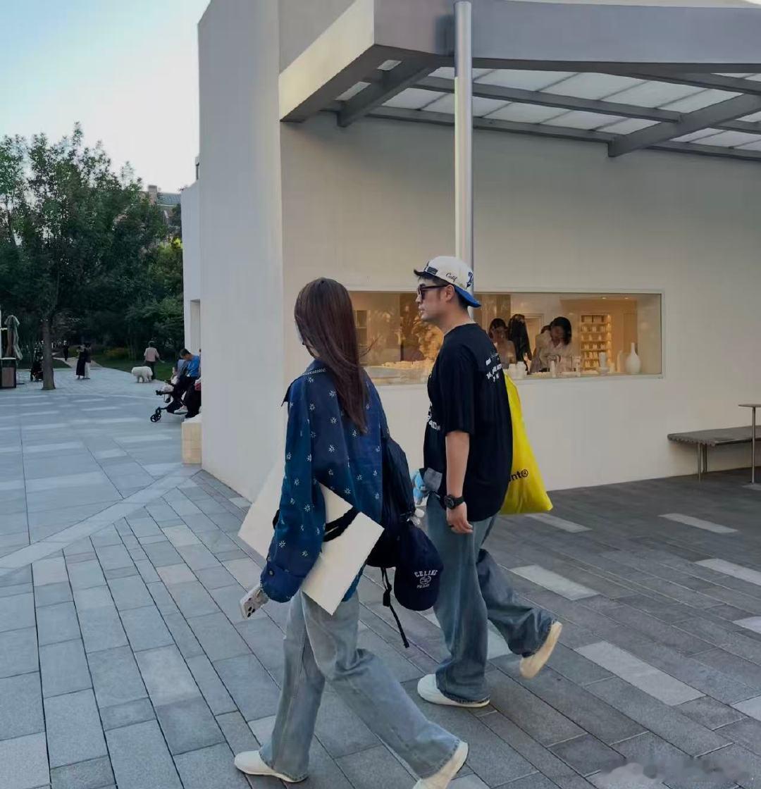 阿那亚偶遇陈赫张子萱阿那亚偶遇陈赫张子萱！阿那亚偶遇陈赫张子萱手牵手