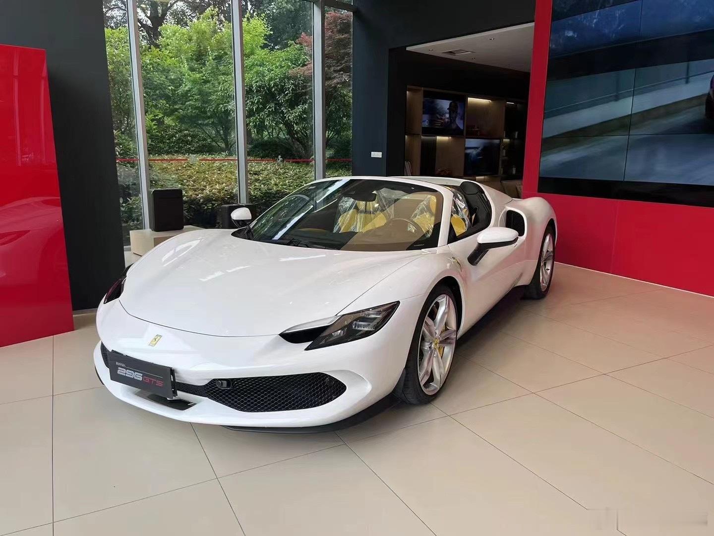 白色得法拉利 还是台296GTS ​​​