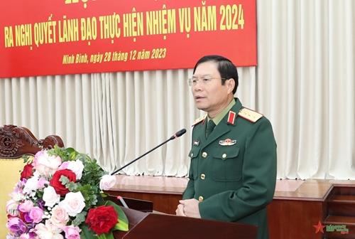 越军总参谋长、国防部副部长阮新疆上将要求采取同步的措施建设“精、简、强”的12军