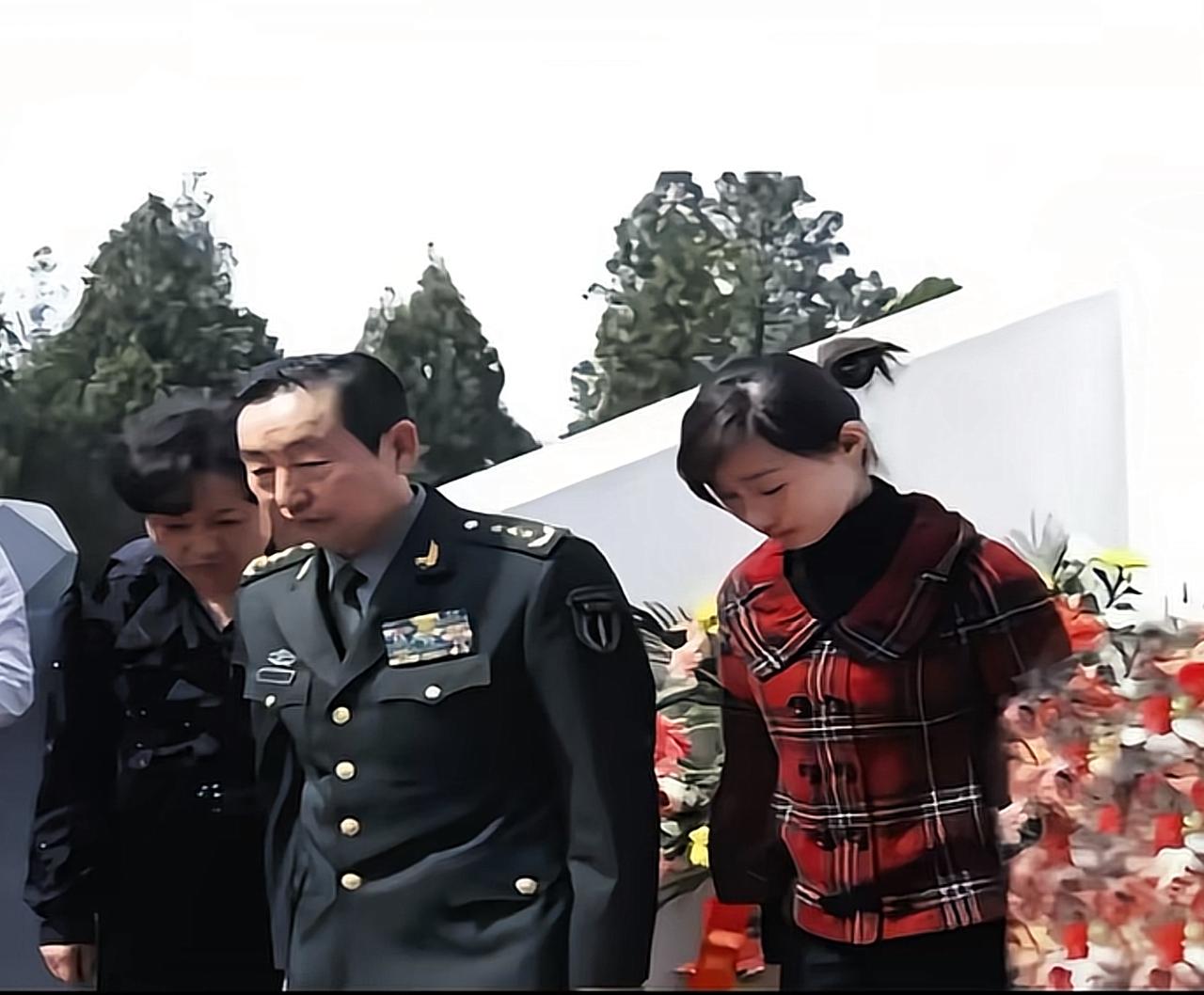 彭雪枫，是伟大的无产阶级革命家、军事家，我党我军36位军事家之一，文武双全的抗日