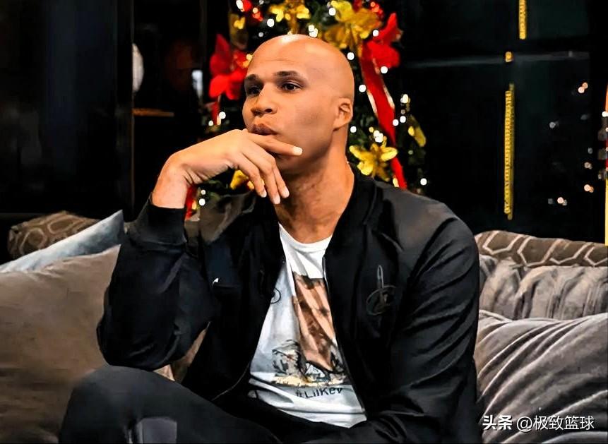 骑士名宿杰弗森为好兄弟詹姆斯发声！
 
近日，前NBA球员理查德-杰弗森在节目中