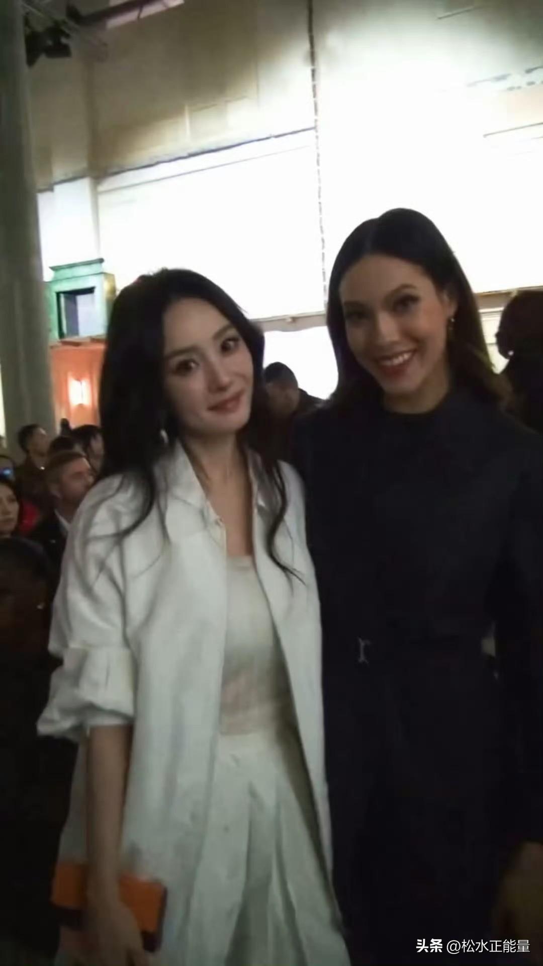 杨幂谷爱凌合照 好娇啊小幂
 
杨幂和谷爱凌的同框合照也太戳人了！谁能想到气场全