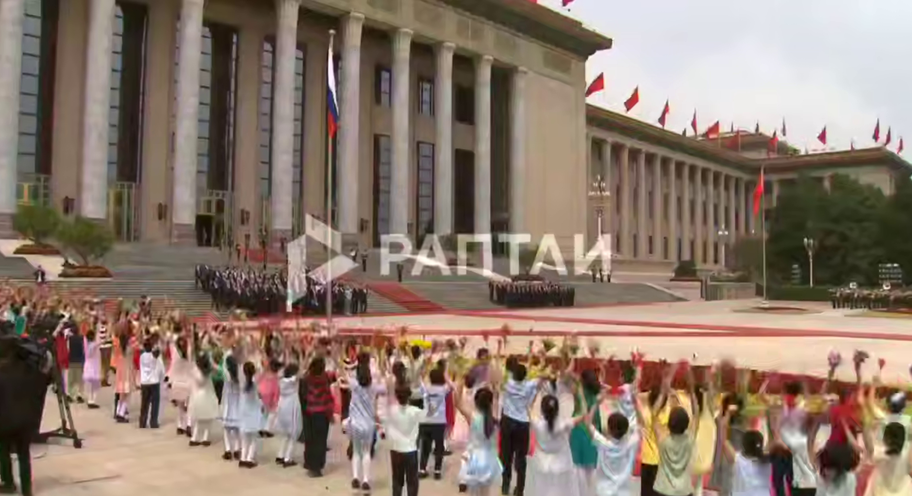 🔻欢迎仪式的时候，我们军乐队奏响的乐曲之一是《莫斯科郊外的晚上》🔻太讲究了。
