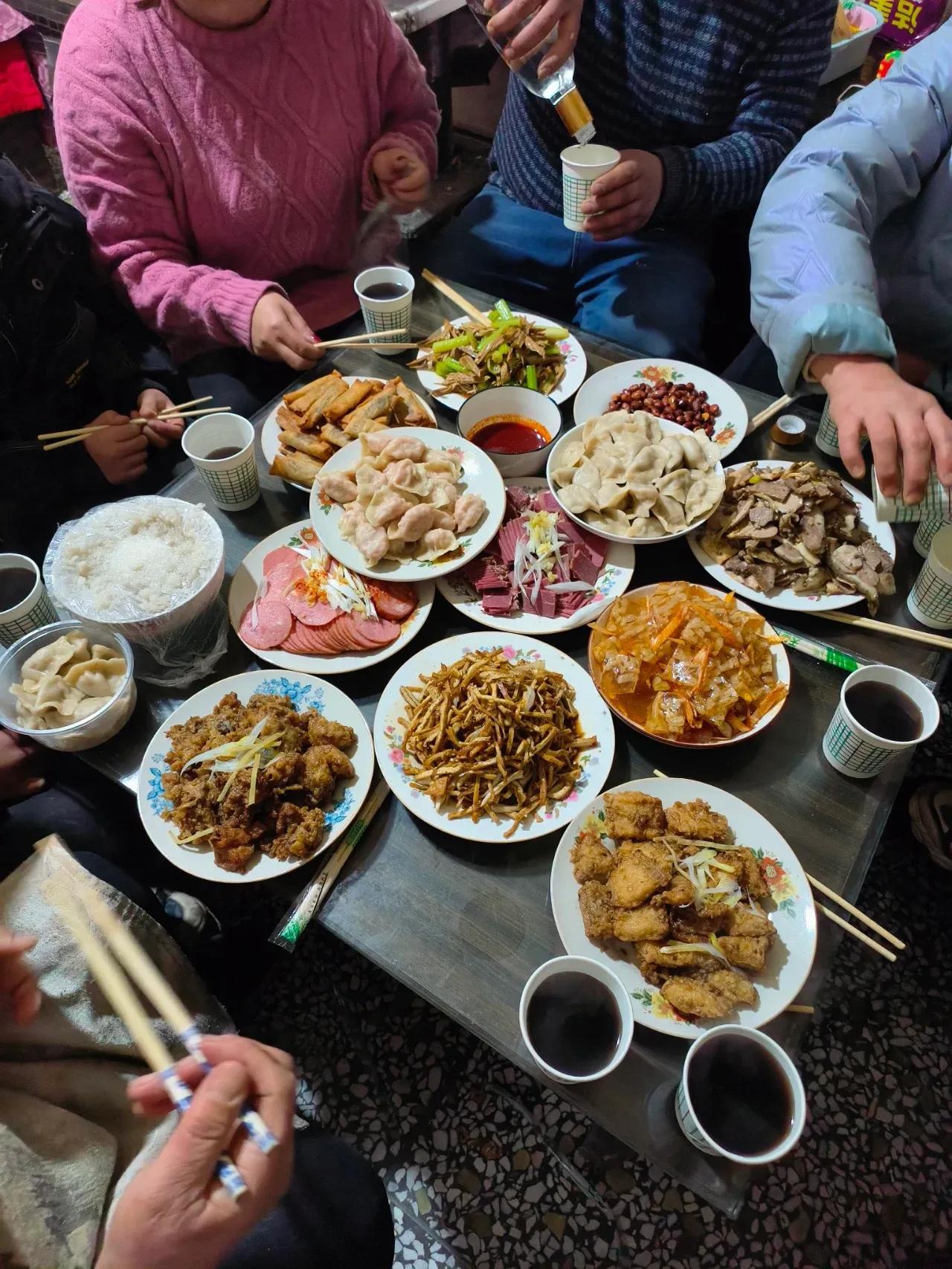 不懂就问，为何在陕西省渭南地区，人们每天只在上午约十点和下午约四点进食两餐，且仍