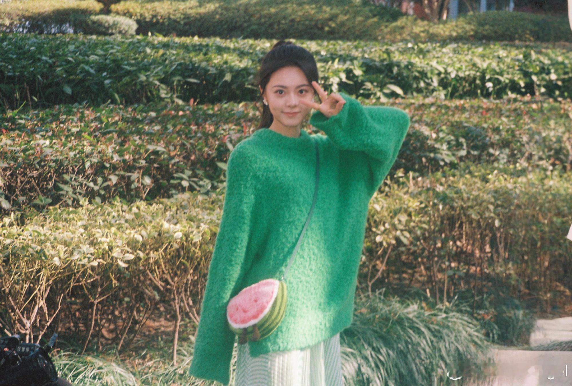 赵今麦晒聂曦光毕业时光好美的西瓜