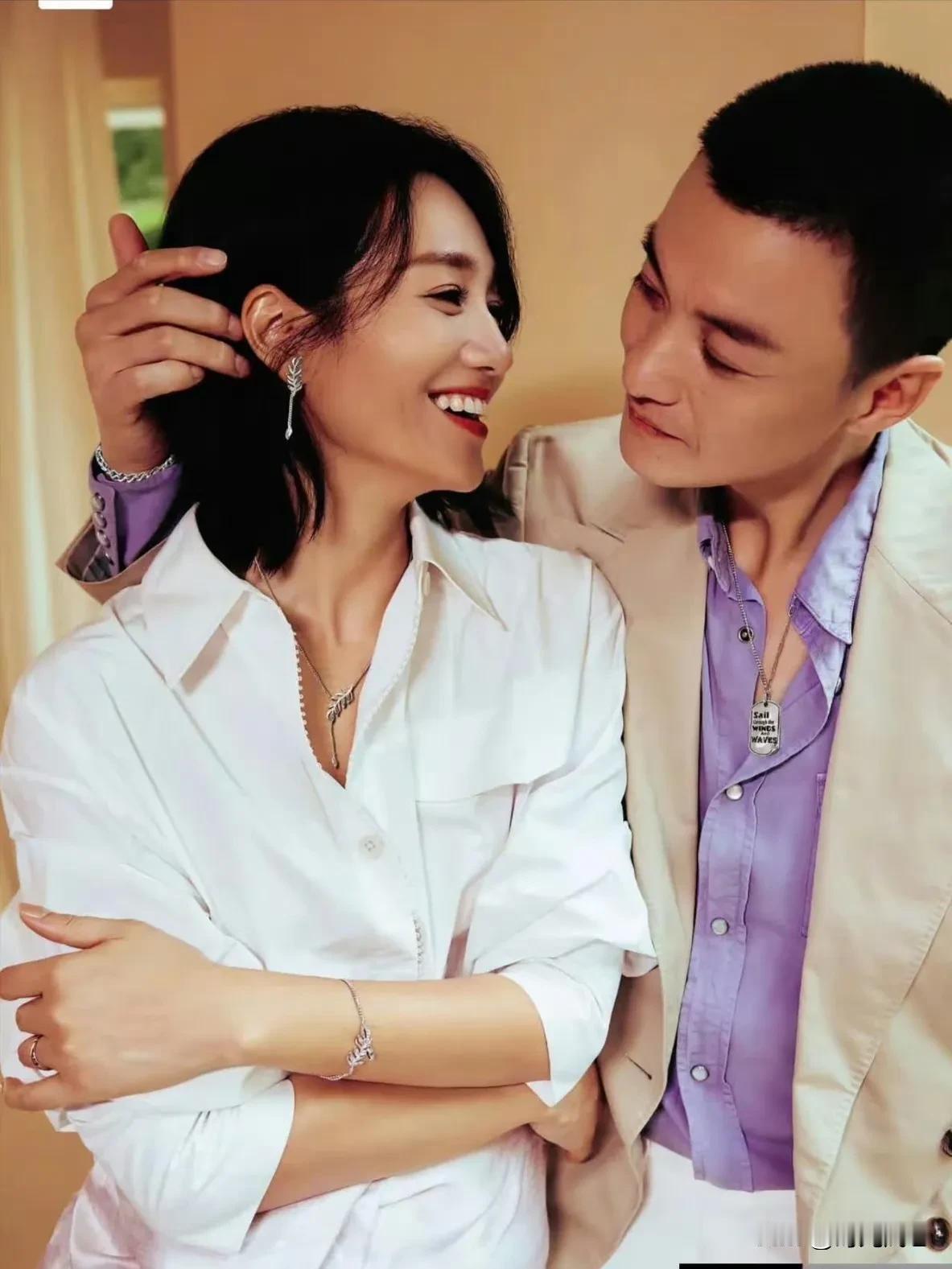 一个是浙江卫视著名主持人，一个是北电表演专业毕业的优秀演员！同样都是80后的他们