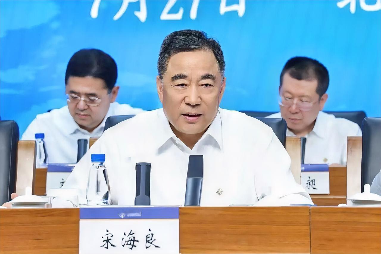 7月27日，中交集团暨中国交建2026年上半年生产经营工作会议在中交大厦召开。国