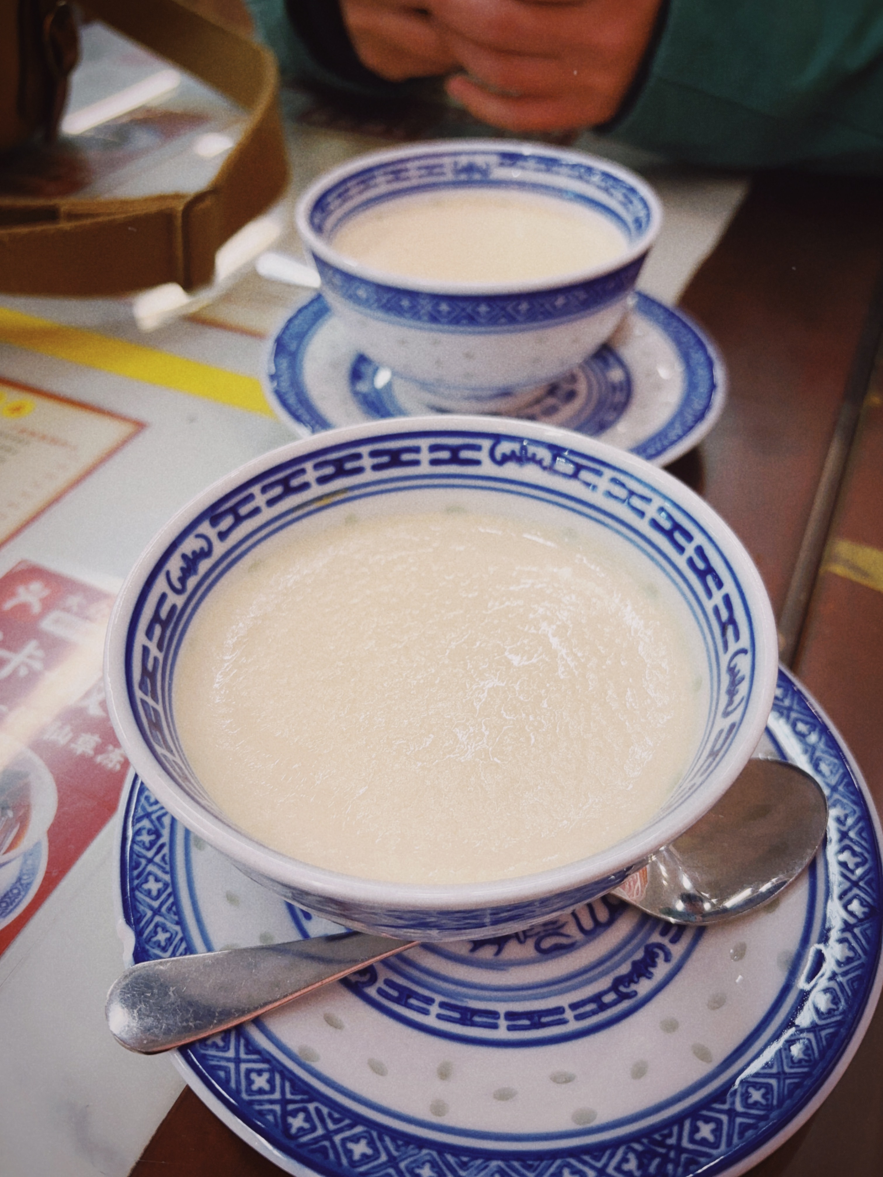 仙草，萝卜牛腩竹升面，丝袜奶茶，双皮奶。杭州文一路的郑阿公，其他都非常好，就是奶