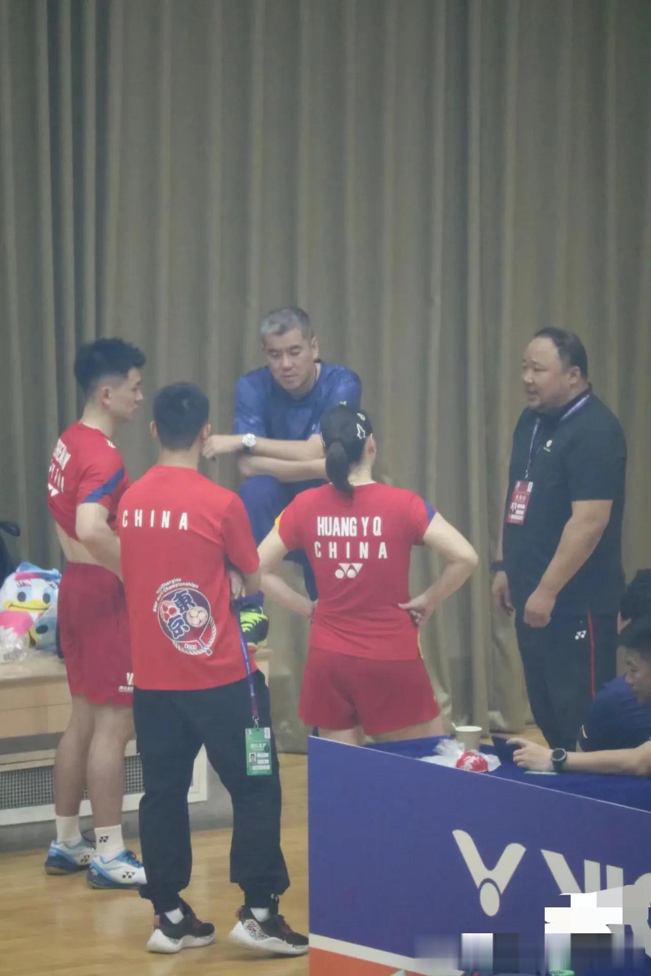 表现不好，就要“挨骂”[呲牙]
雅思组合中国公开赛1/4决赛输球后张军指导场下及
