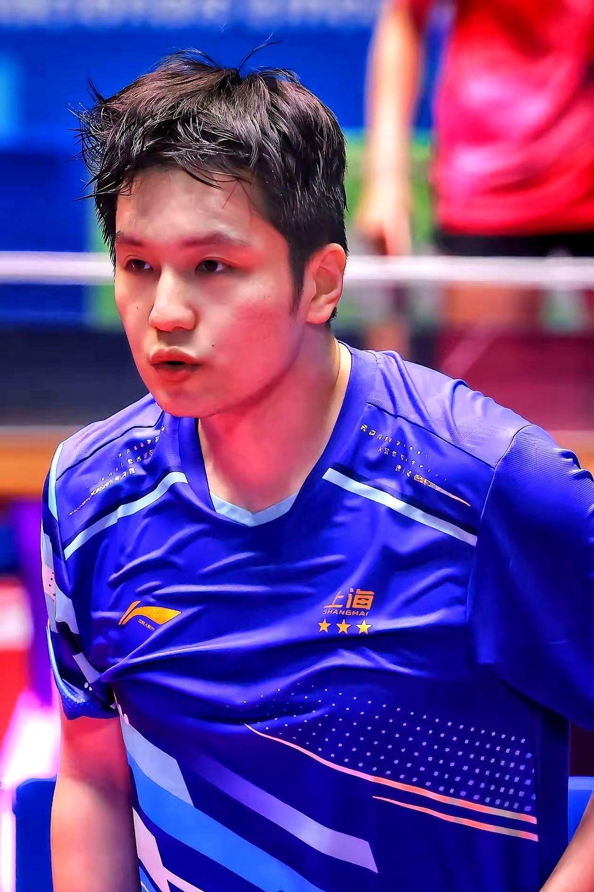 最近有人说王楚钦打樊振东总差点意思？这次全运会对决可是燃爆全球球迷！

但吐槽归