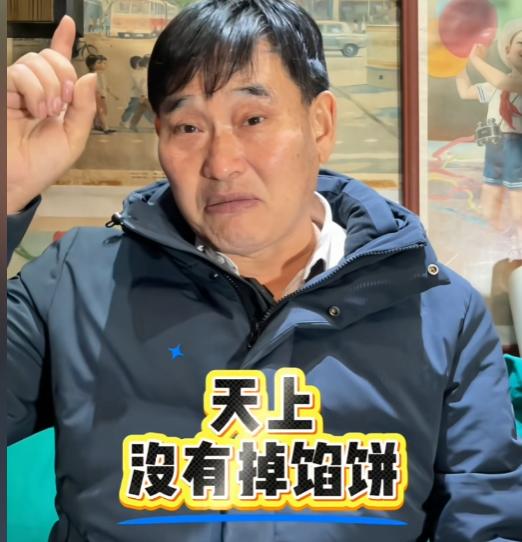 朱之文没上过几年学，为什么能长红不衰？
朱之文能一直活下去，最关键的一点是他有大