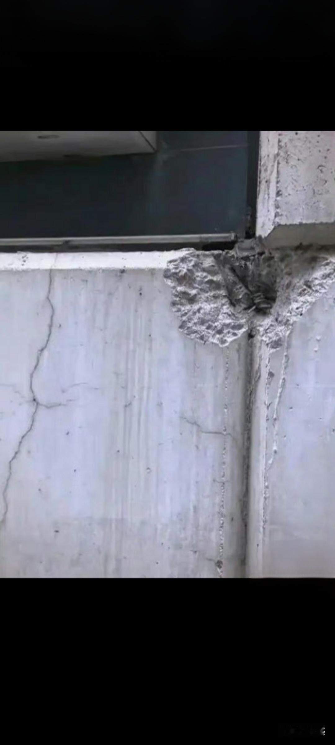 吓懵！纽约425米全球最高豪宅，才10年就裂了！有钱人的房子也靠不住？
 
耗资