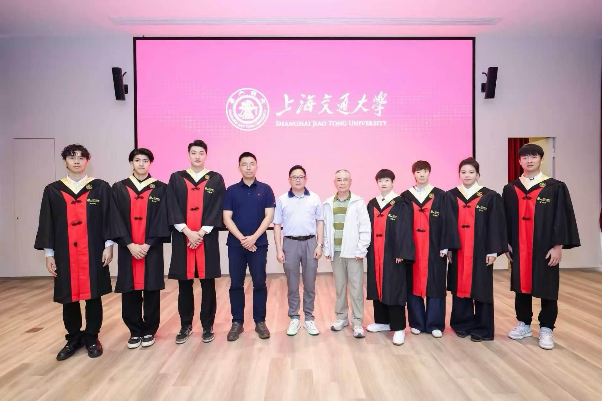 上海交通大学·毕业照🎓你好王曼昱