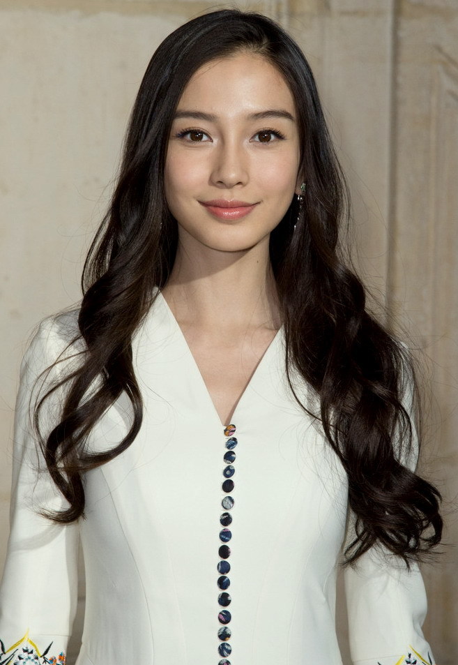angelababy   angelababy“你是夏日限定的玫瑰 冬日限定雪花