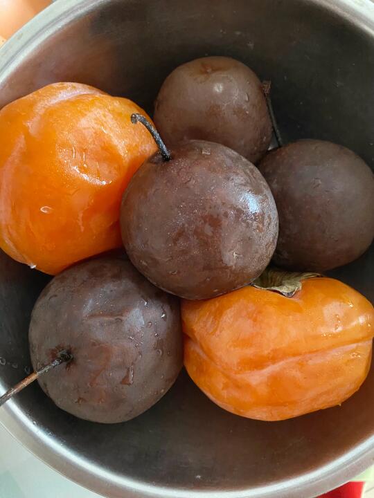 你爱吃冻梨还是冻柿子😋