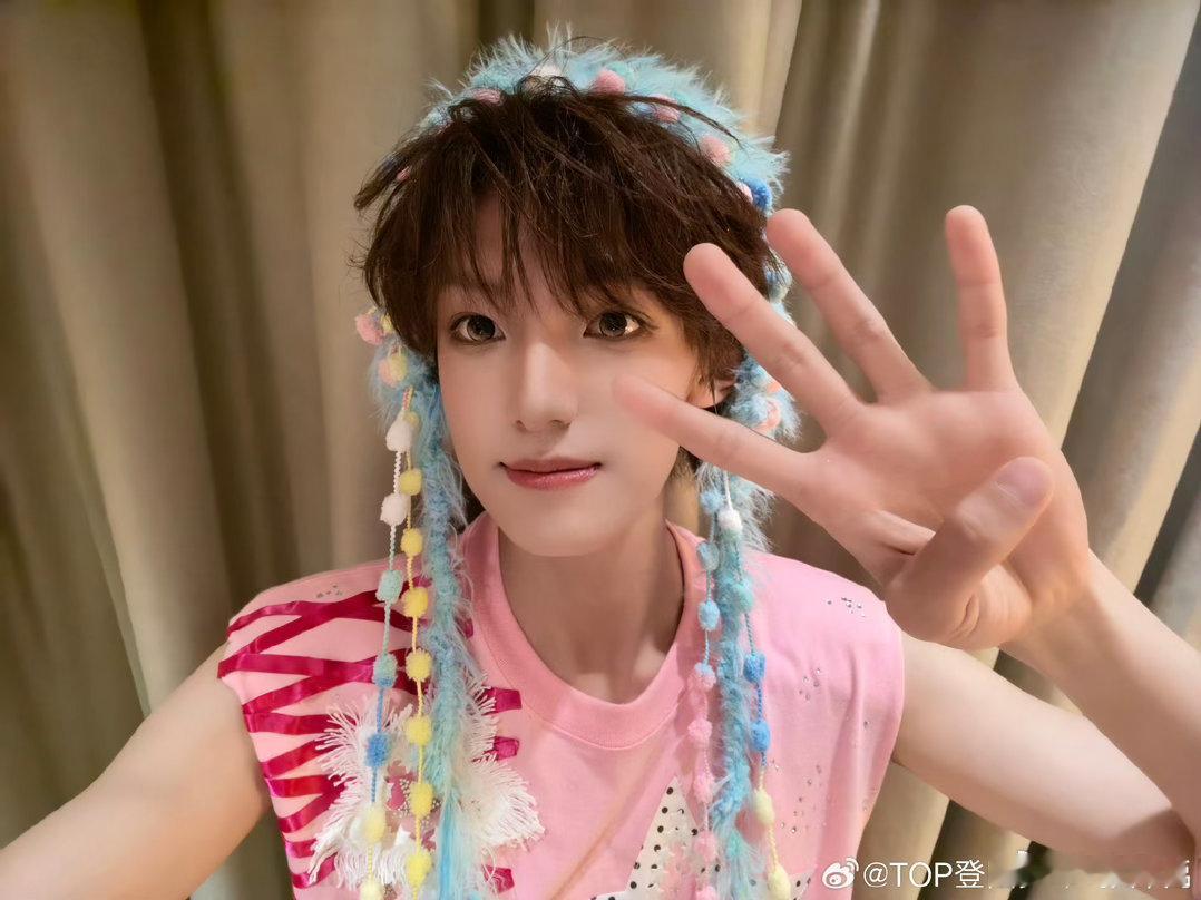 张泽禹想你的夜被茜拉转发继续学习，陪你变成更好的自己哦 