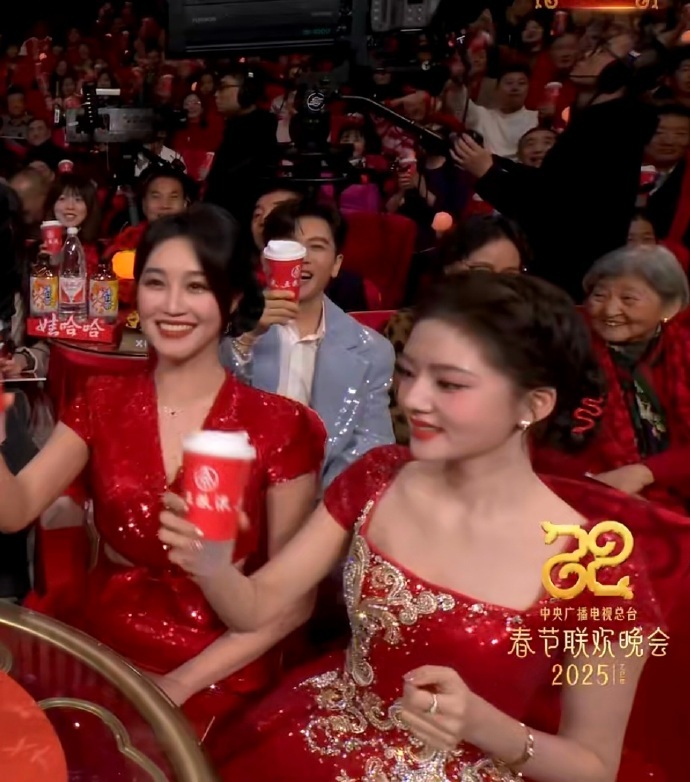 蓝盈莹和任敏好漂亮 两张国泰民安脸！魔术没看进去光看美女们了 