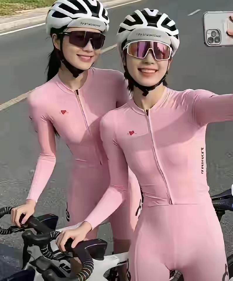 长鑫可以上市，但是不值那个钱，公司的财务困境，明眼人无需多言。今年突掉馅饼游戏，