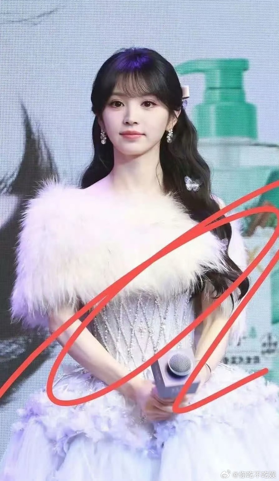 田曦薇现在的状态是不是要比赵露思好一些？ 