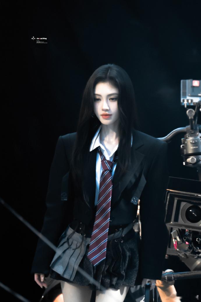 鞠婧祎脸越美人越狠就这个鞠婧祎苏绿夏制服恶女爽鞠婧祎把苏绿夏的反差演活，绝世容颜
