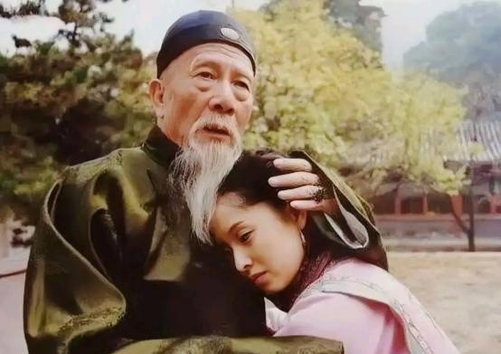 1881年，71岁的左宗棠娶了17岁的章怡为妾。

这事在当时的京城官场掀起不小