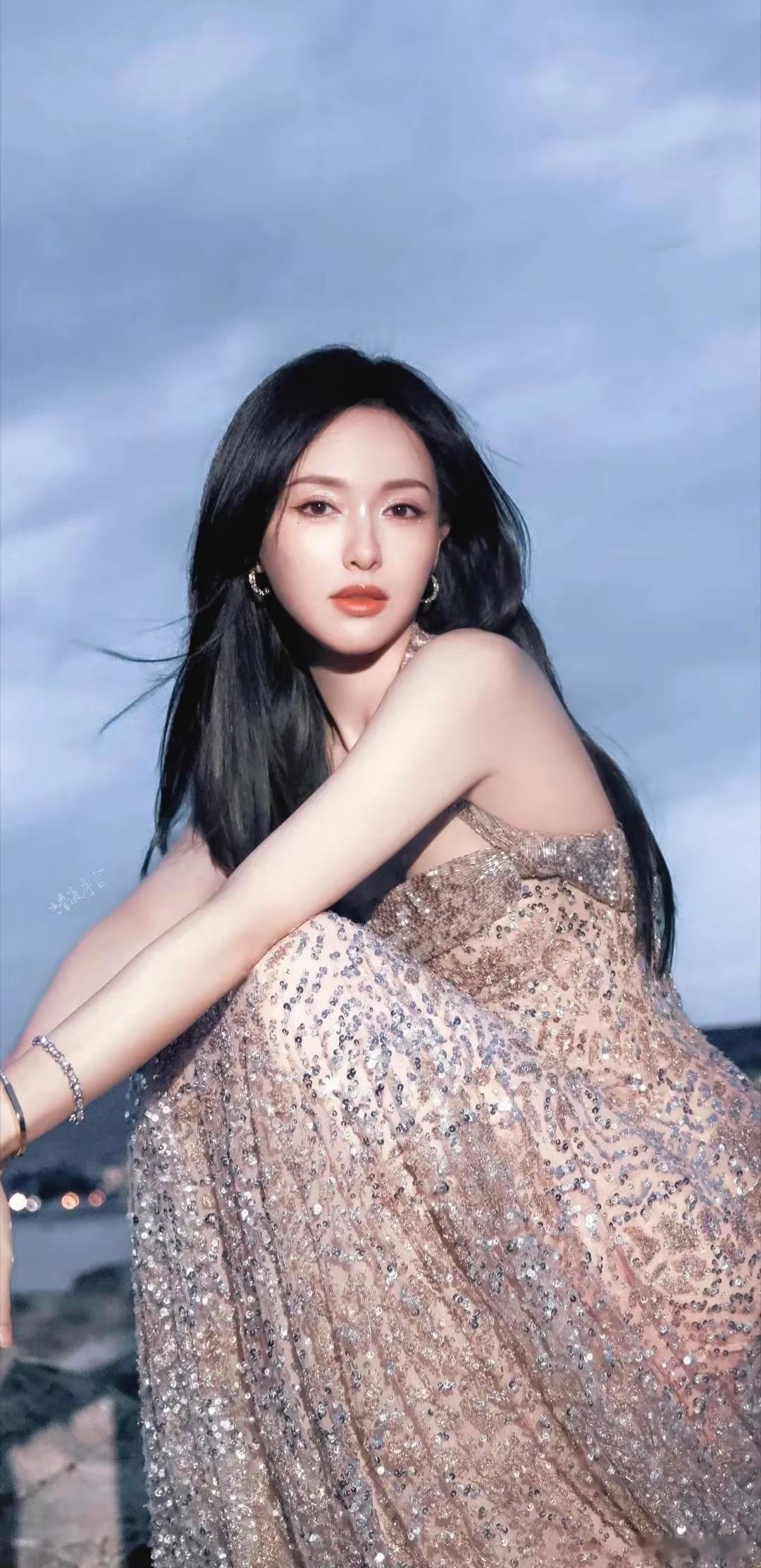 唐嫣这次fendi的大秀，还成了fendi的女装代言人，这个品牌title可不好