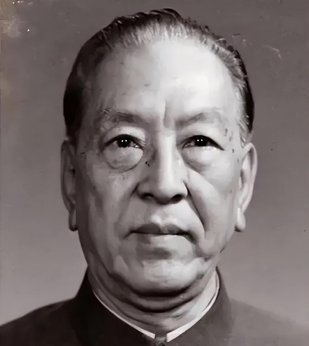 1969年，耿飚意外发现中国援阿尔巴尼亚的大量化肥，被随意堆放在田间地头，任凭日