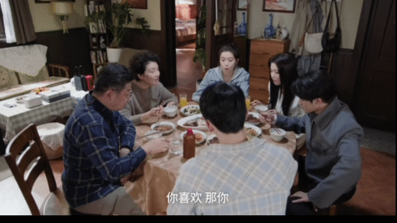 原来工作不体面连恋爱的资格都没有 小羽那场戏看得人发堵，明明什么都没做错，就因为