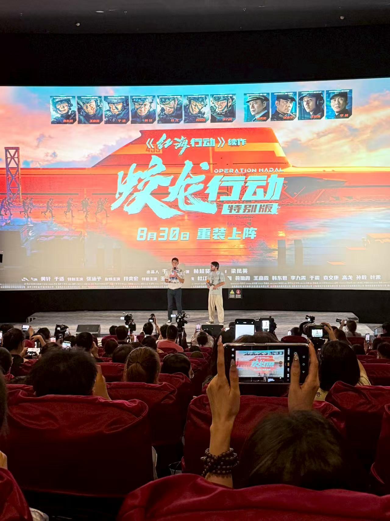 《蛟龙行动》是一场中国海军的硬核实力秀，从单兵飞行装备到核潜艇龙鲸号，各式先进武